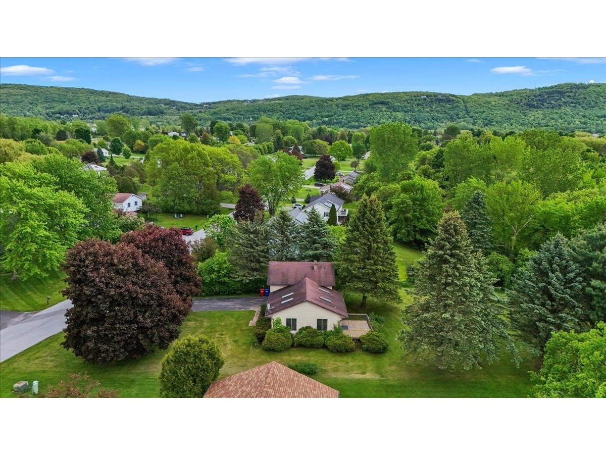 6 Meadowbrook Lane
