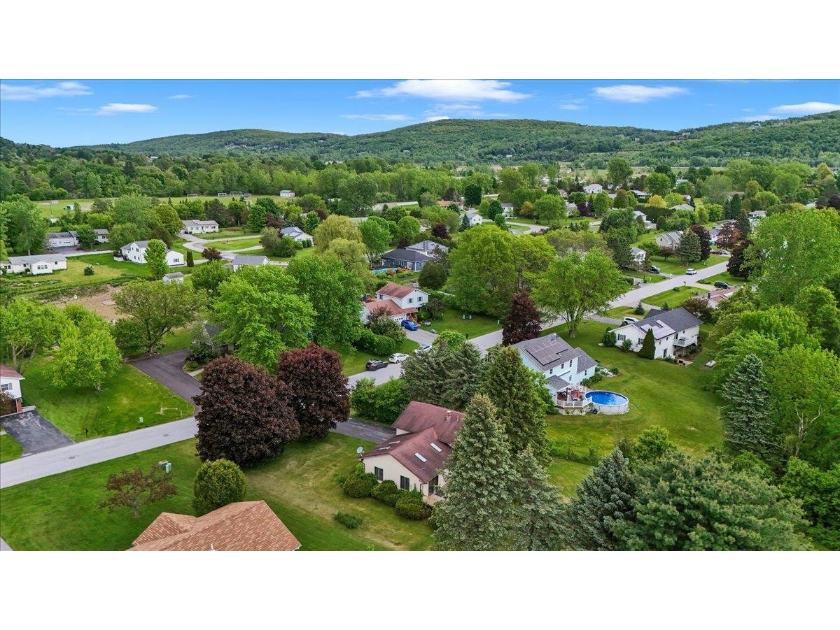 6 Meadowbrook Lane