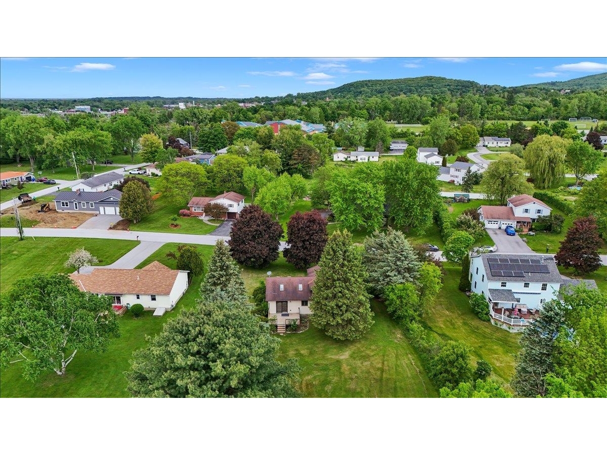 6 Meadowbrook Lane