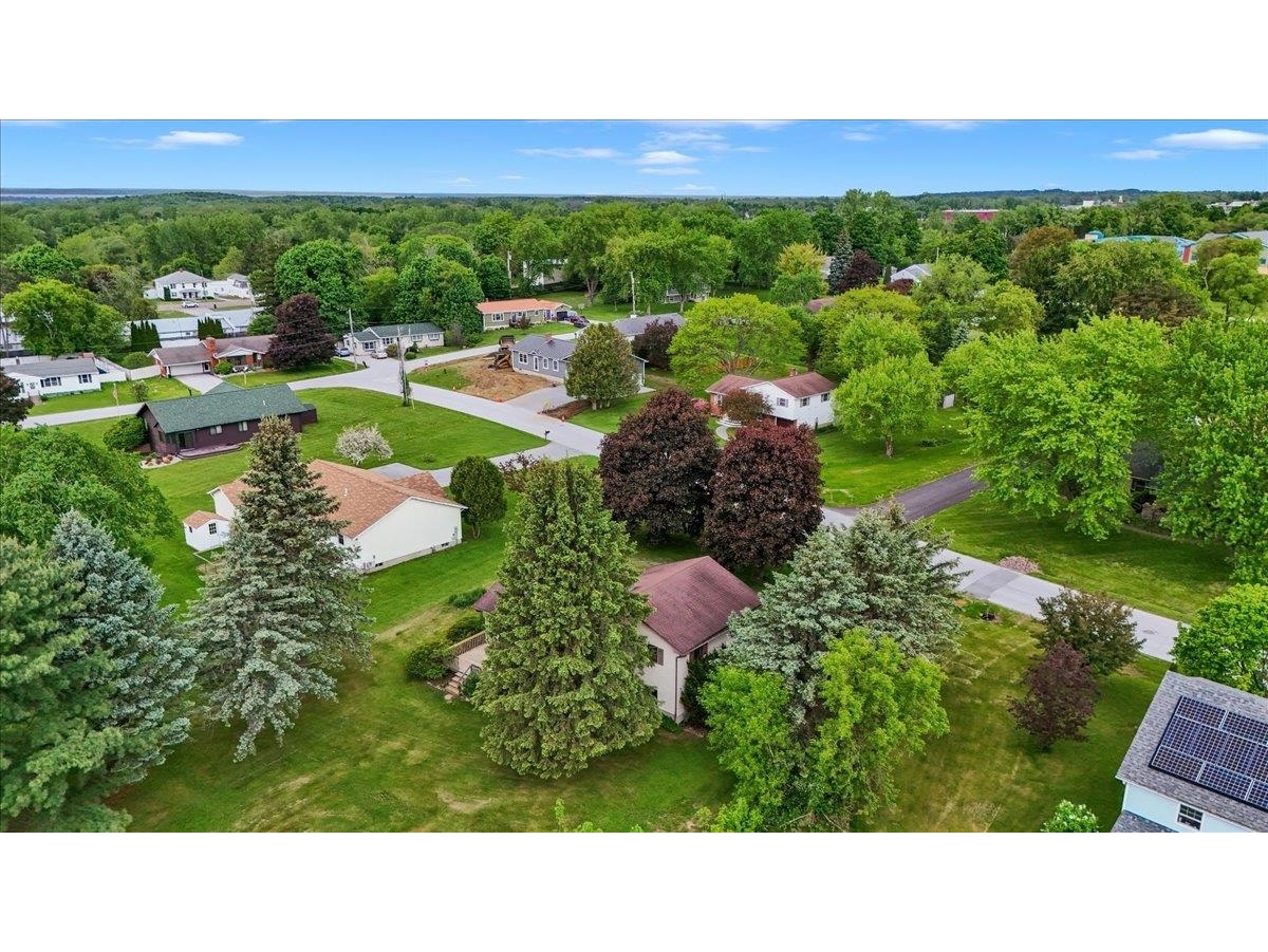 6 Meadowbrook Lane