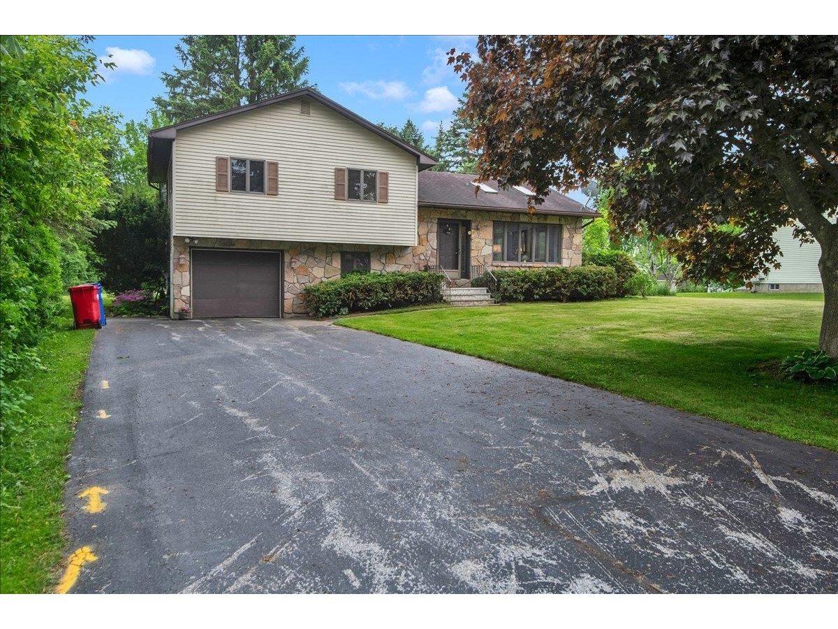 6 Meadowbrook Lane