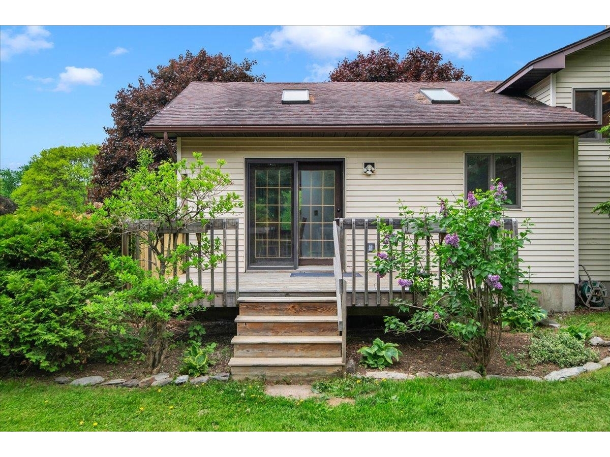 6 Meadowbrook Lane