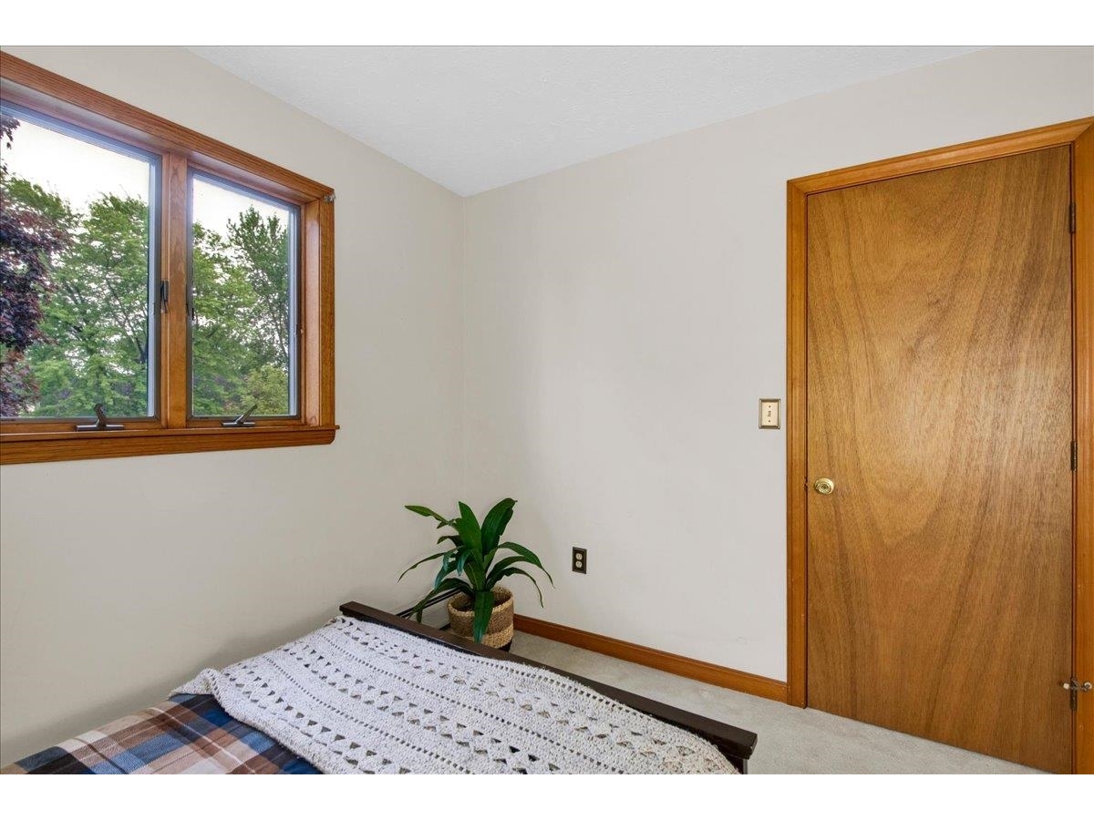 6 Meadowbrook Lane