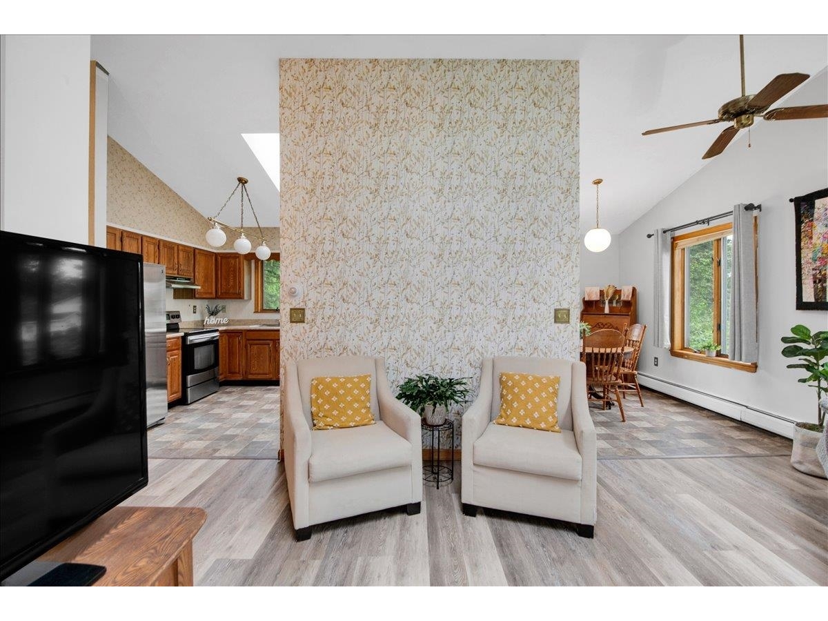 6 Meadowbrook Lane
