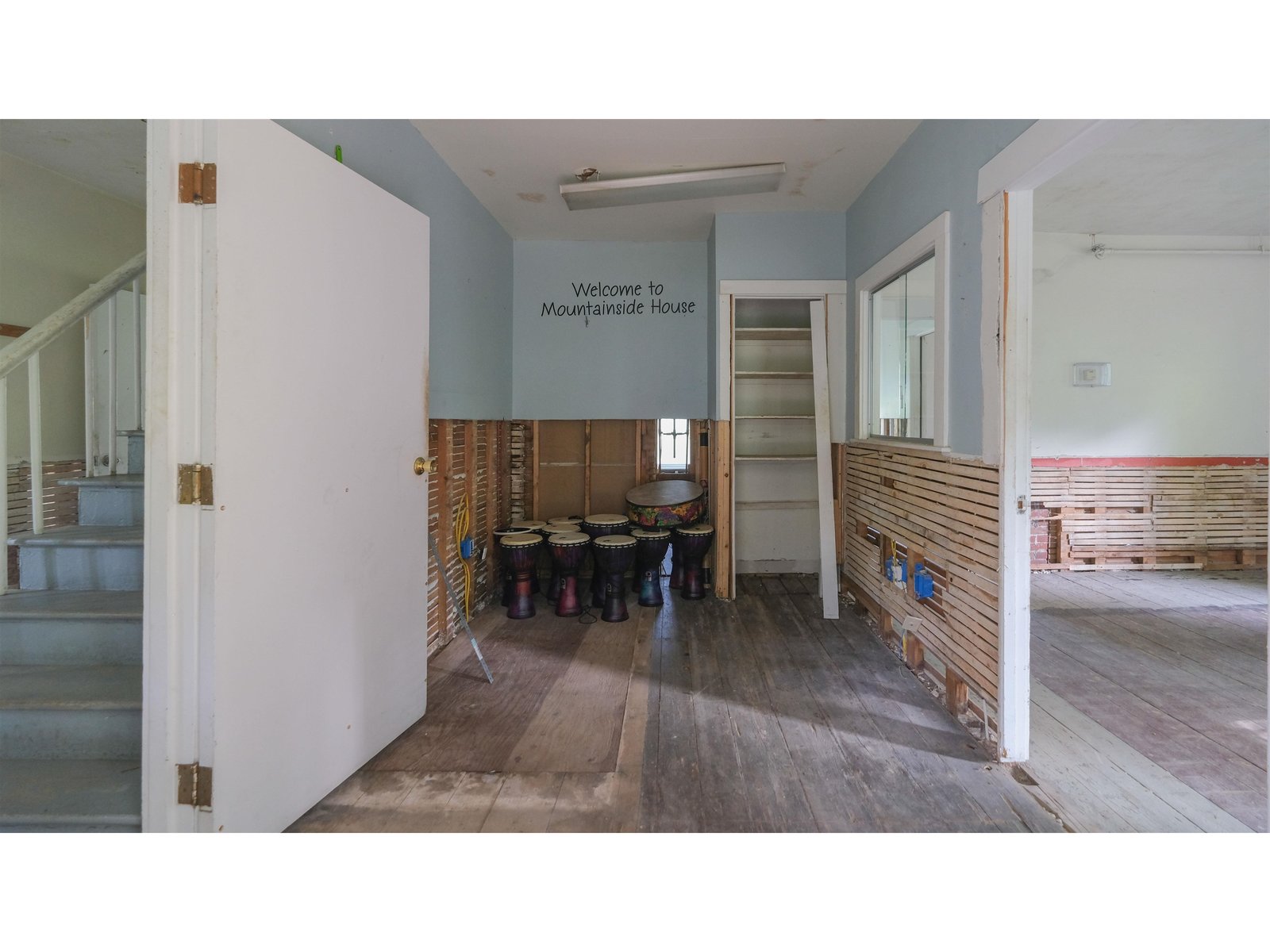 Entry annex