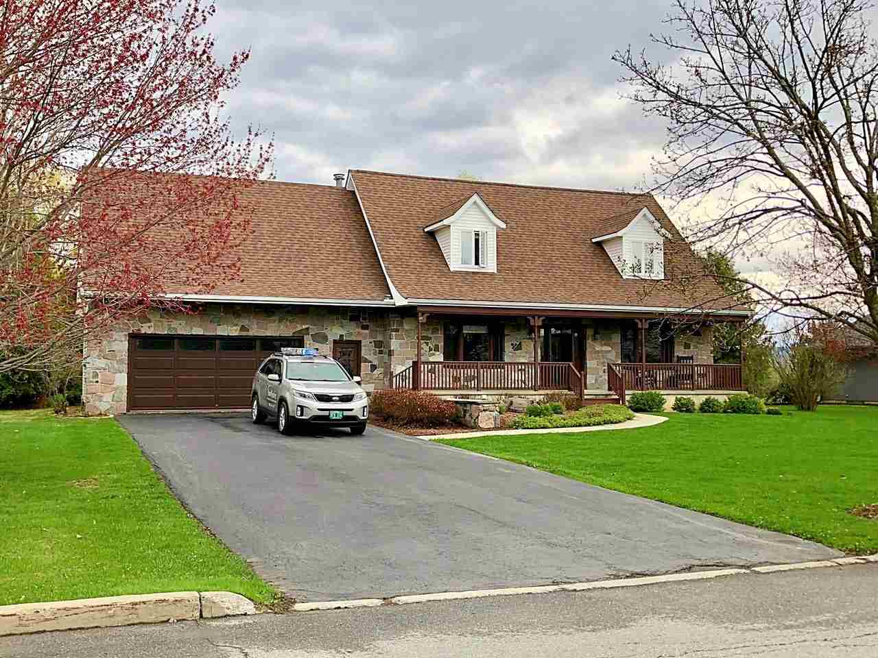 6 Oak Creek Drive