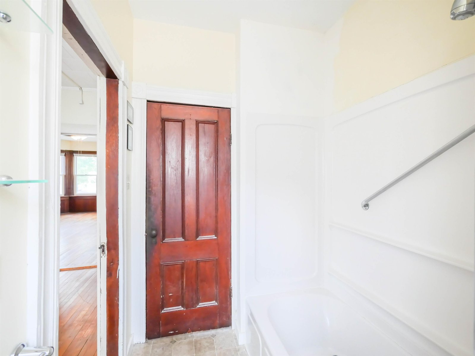 6 Tuttle Street