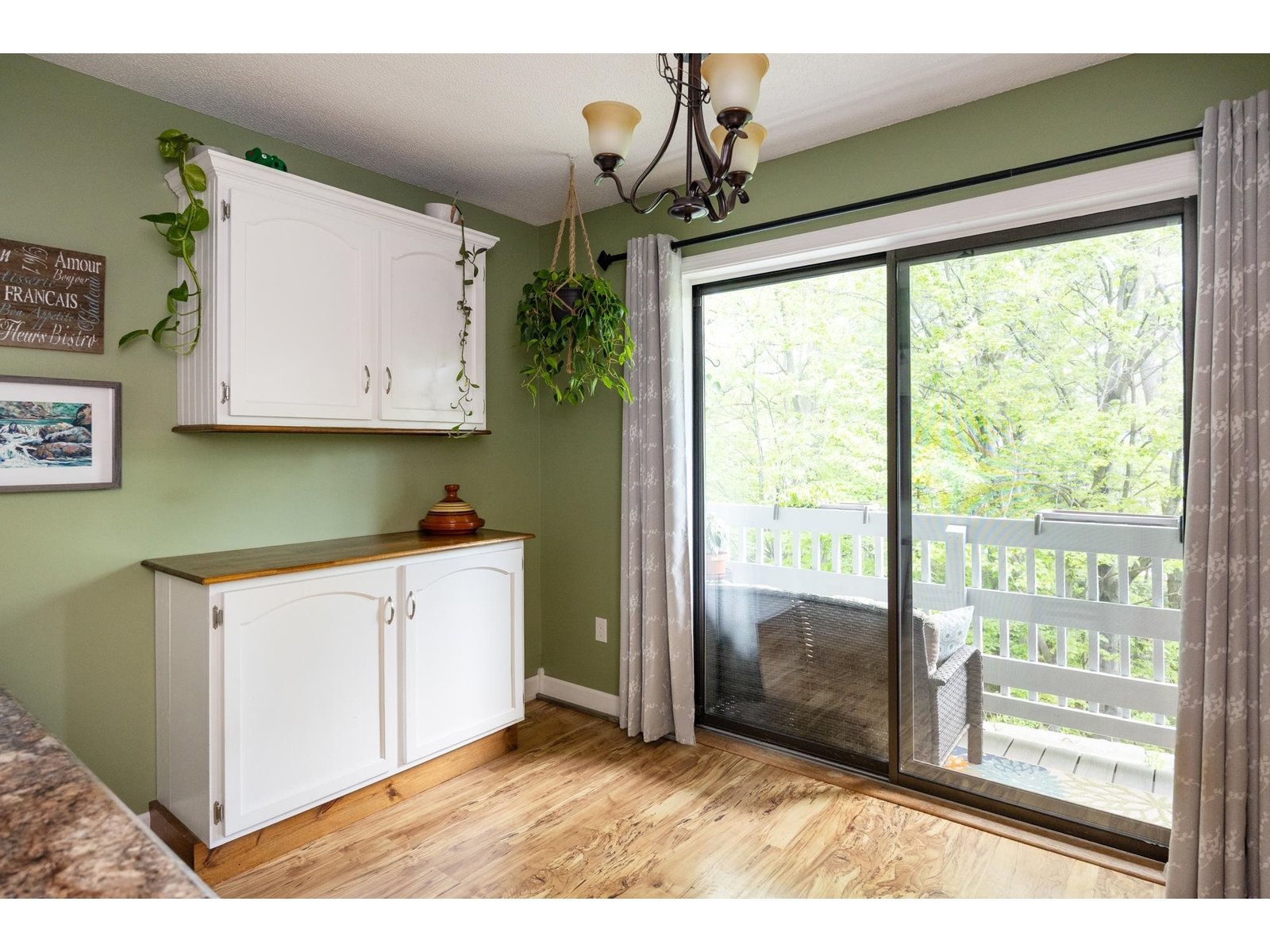 6 Twin Oaks Terrace