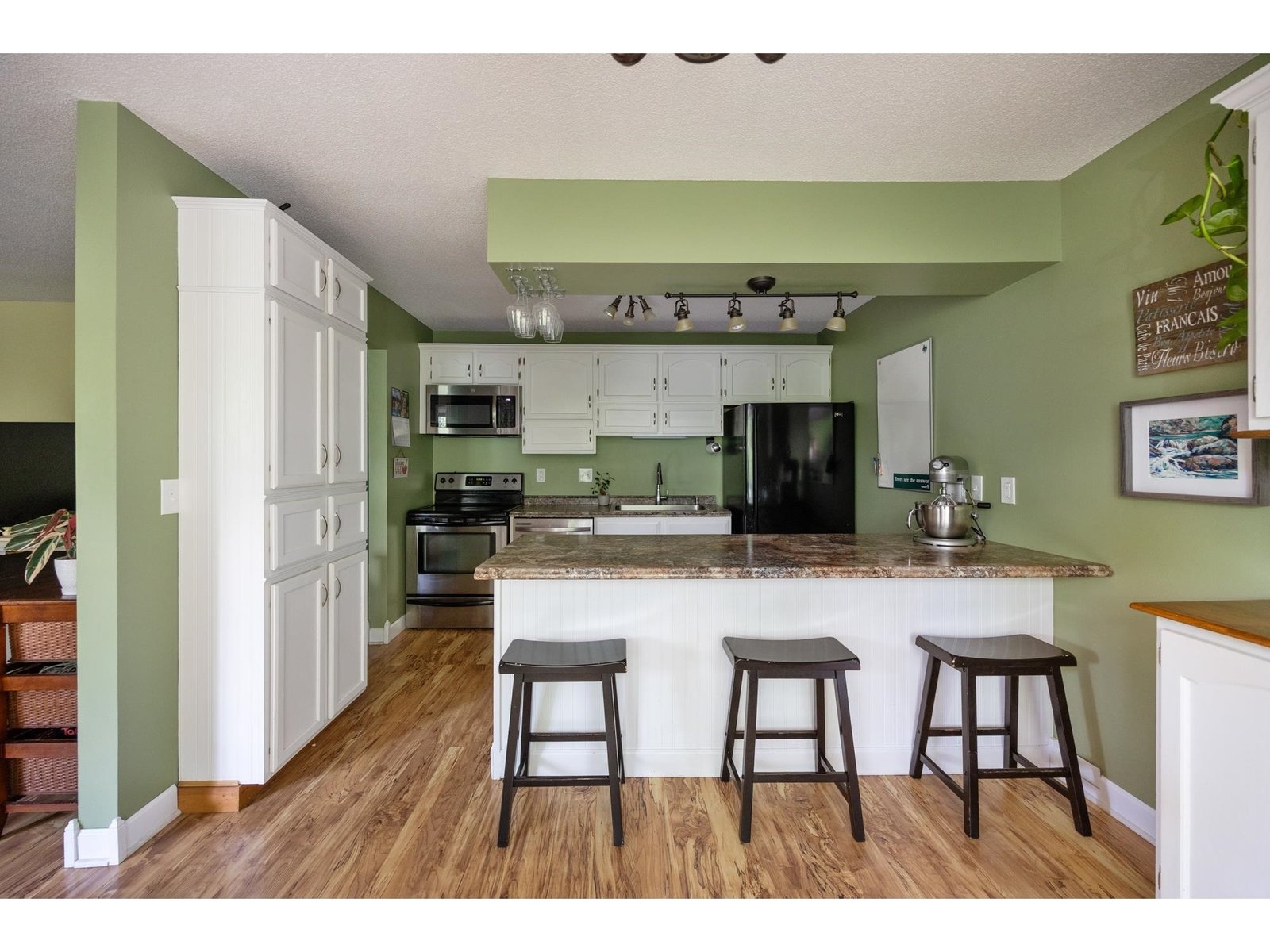 6 Twin Oaks Terrace