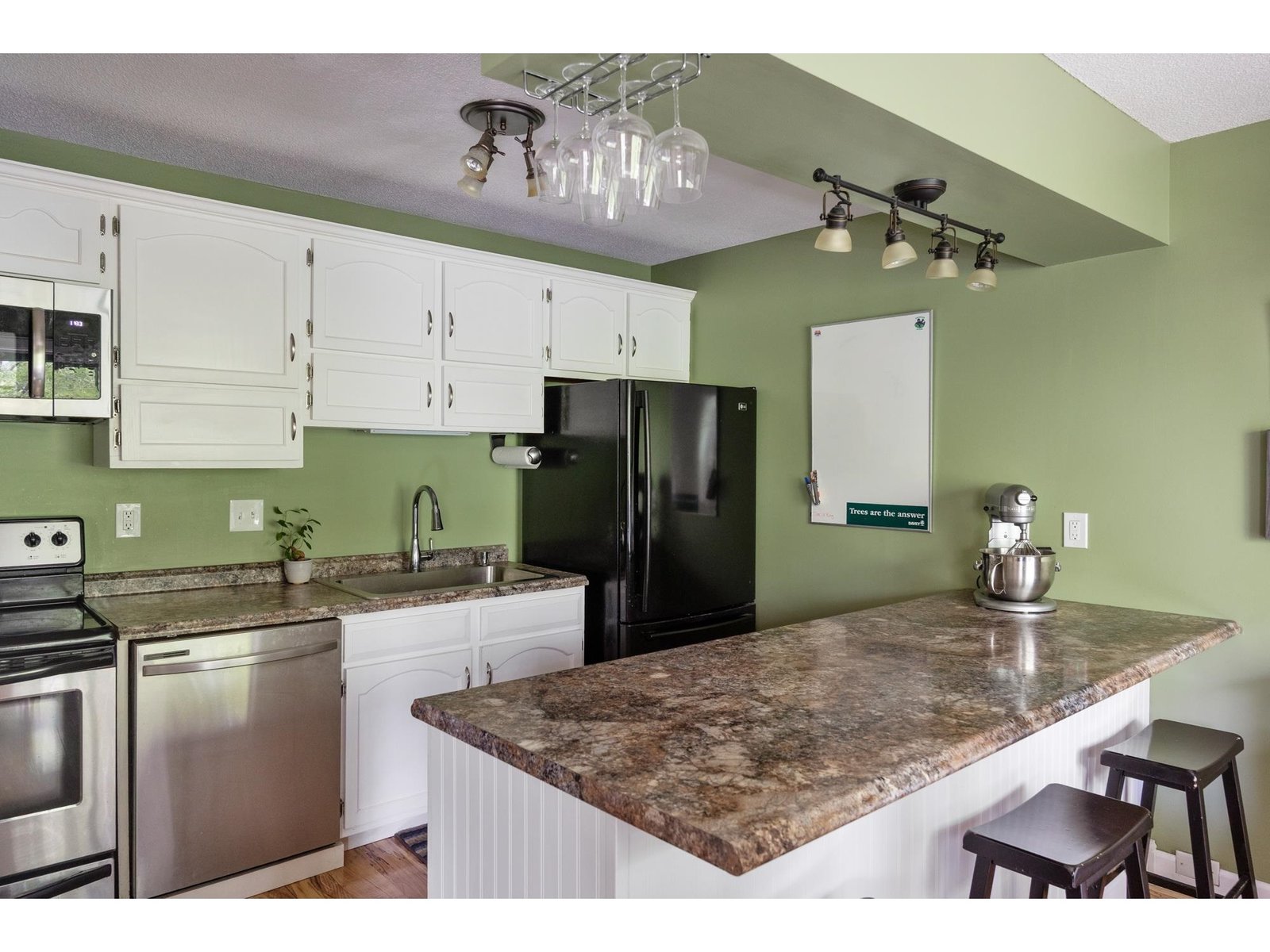 6 Twin Oaks Terrace