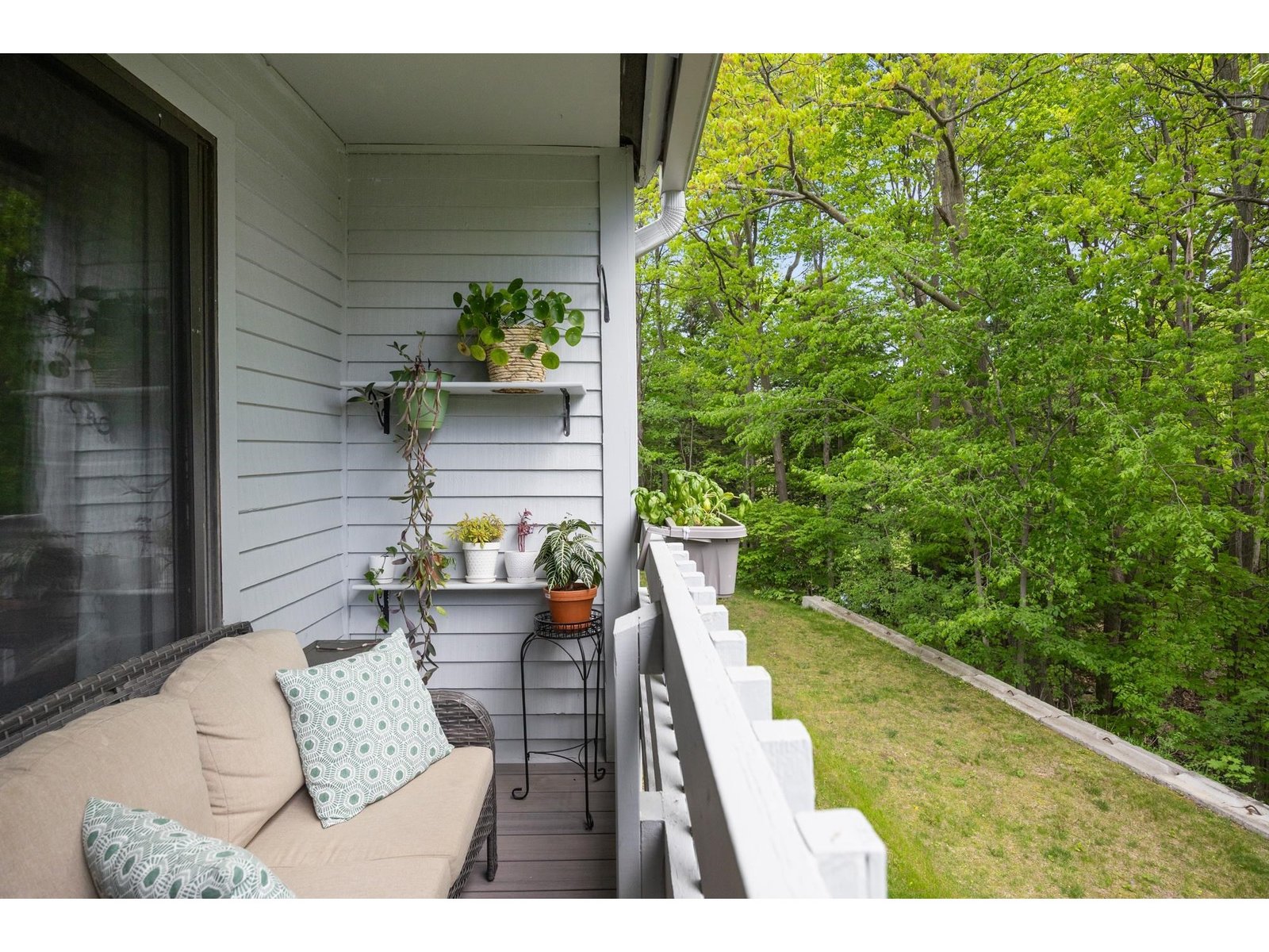 6 Twin Oaks Terrace