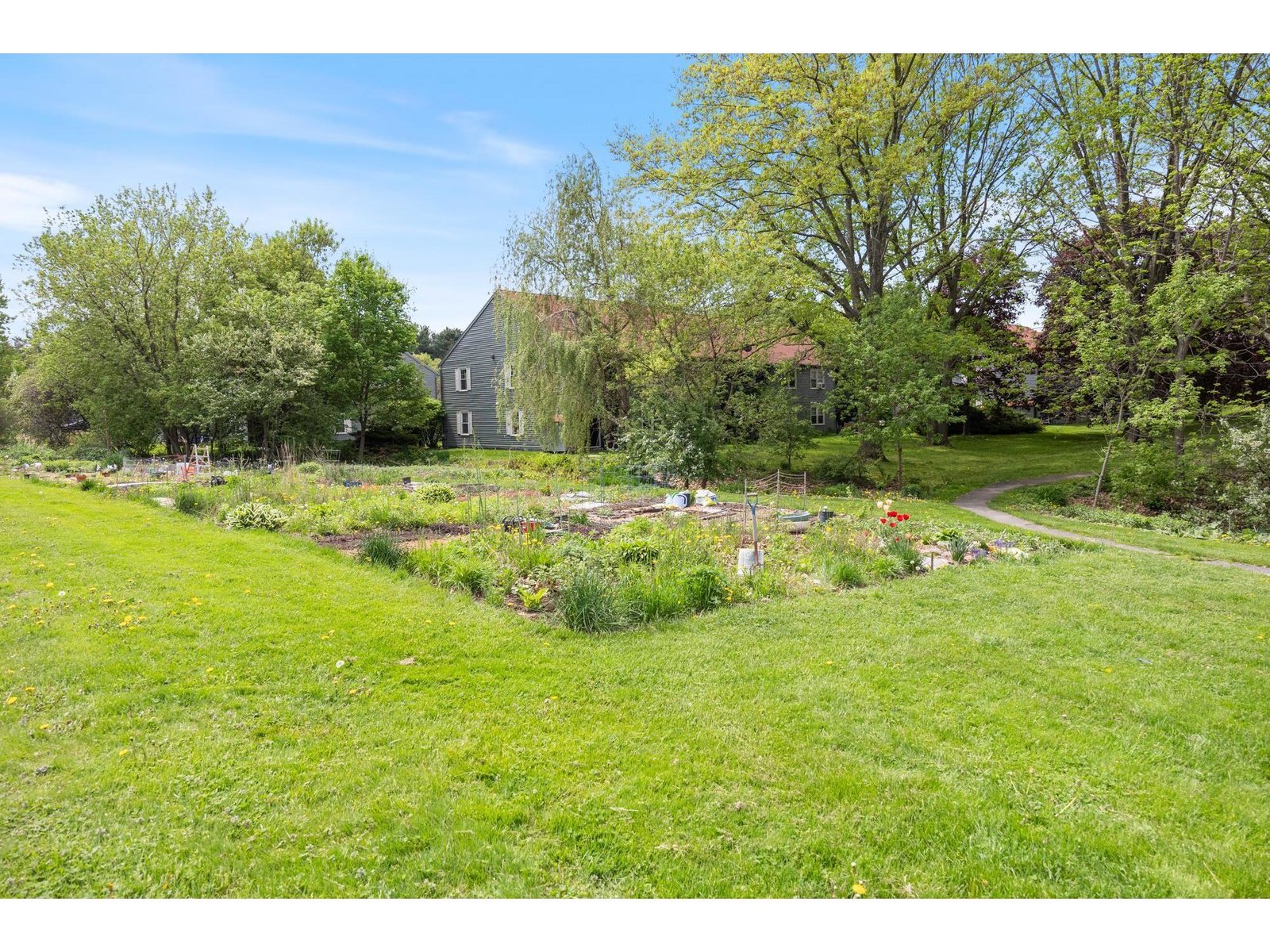 6 Twin Oaks Terrace