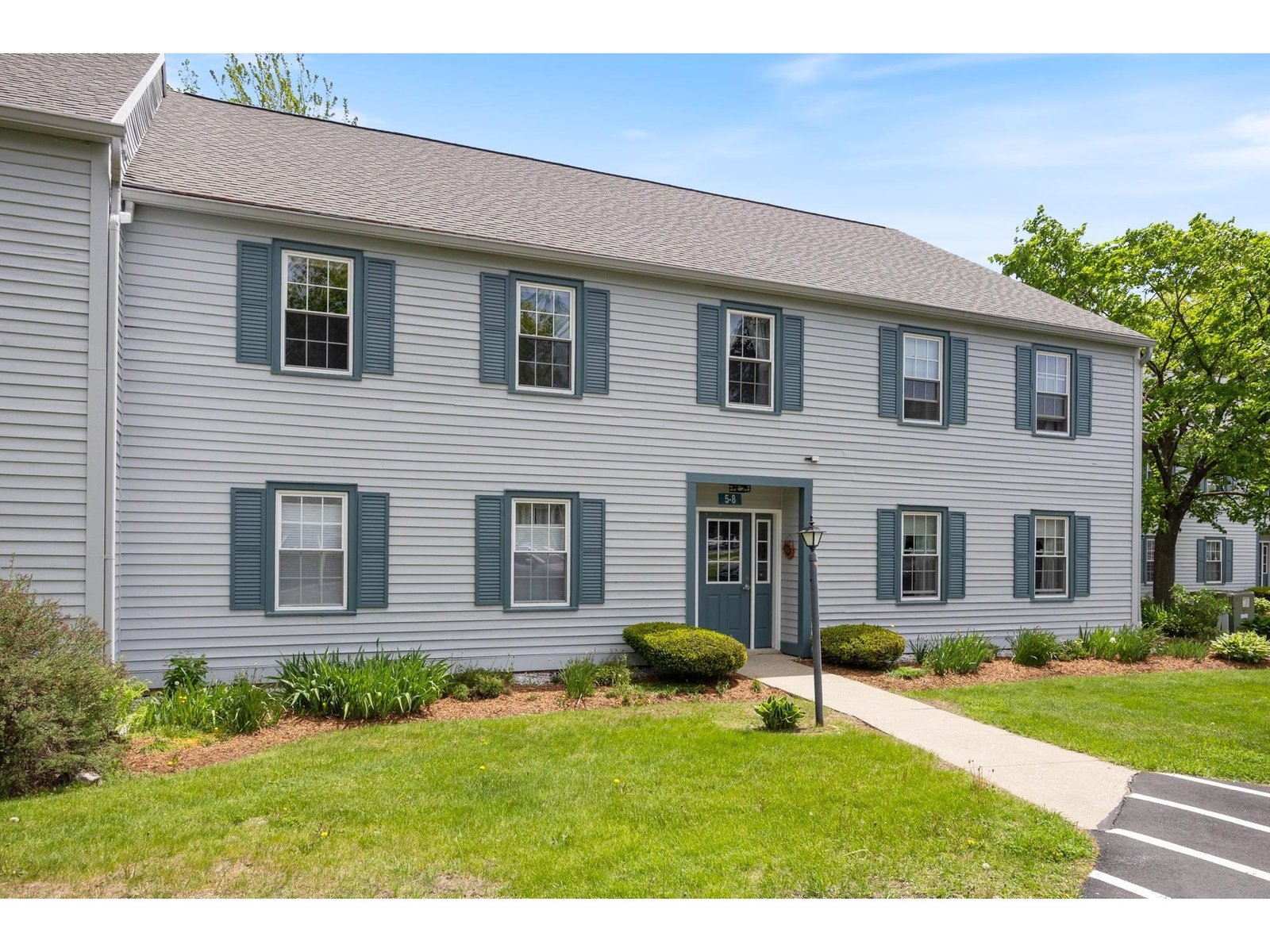 6 Twin Oaks Terrace