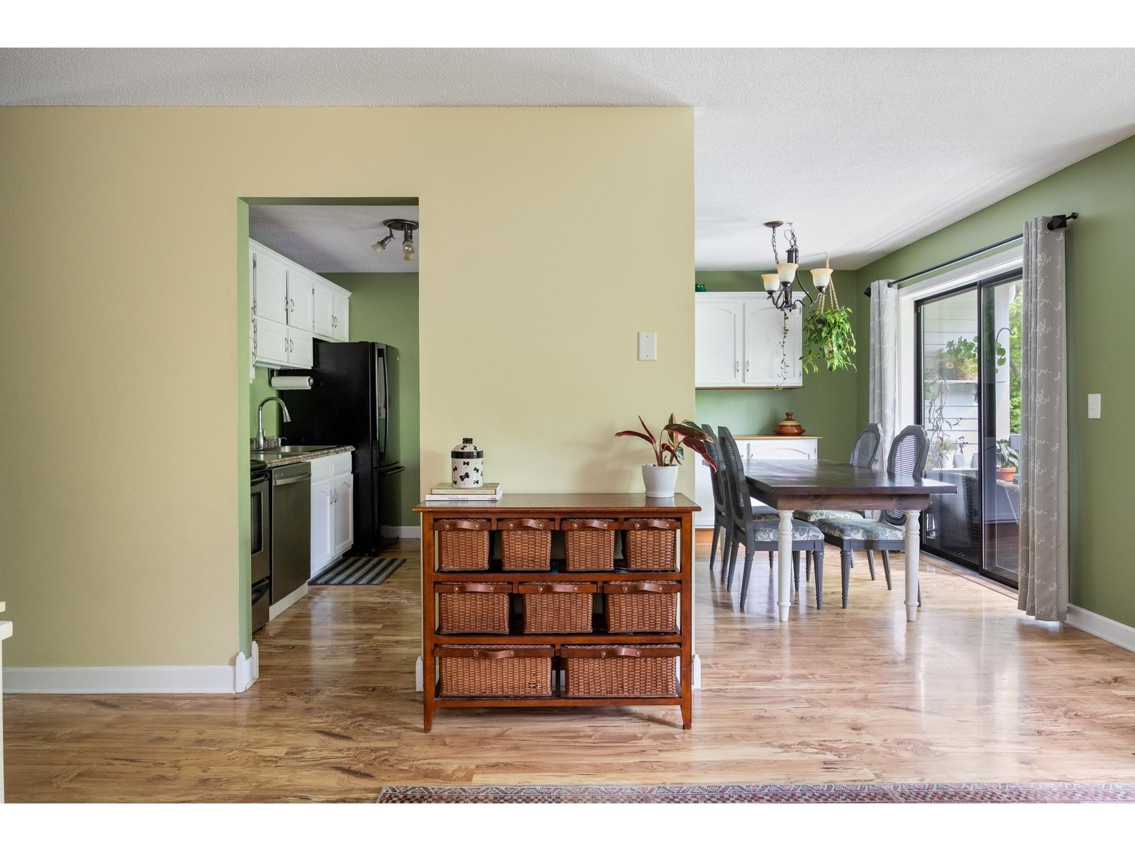 6 Twin Oaks Terrace