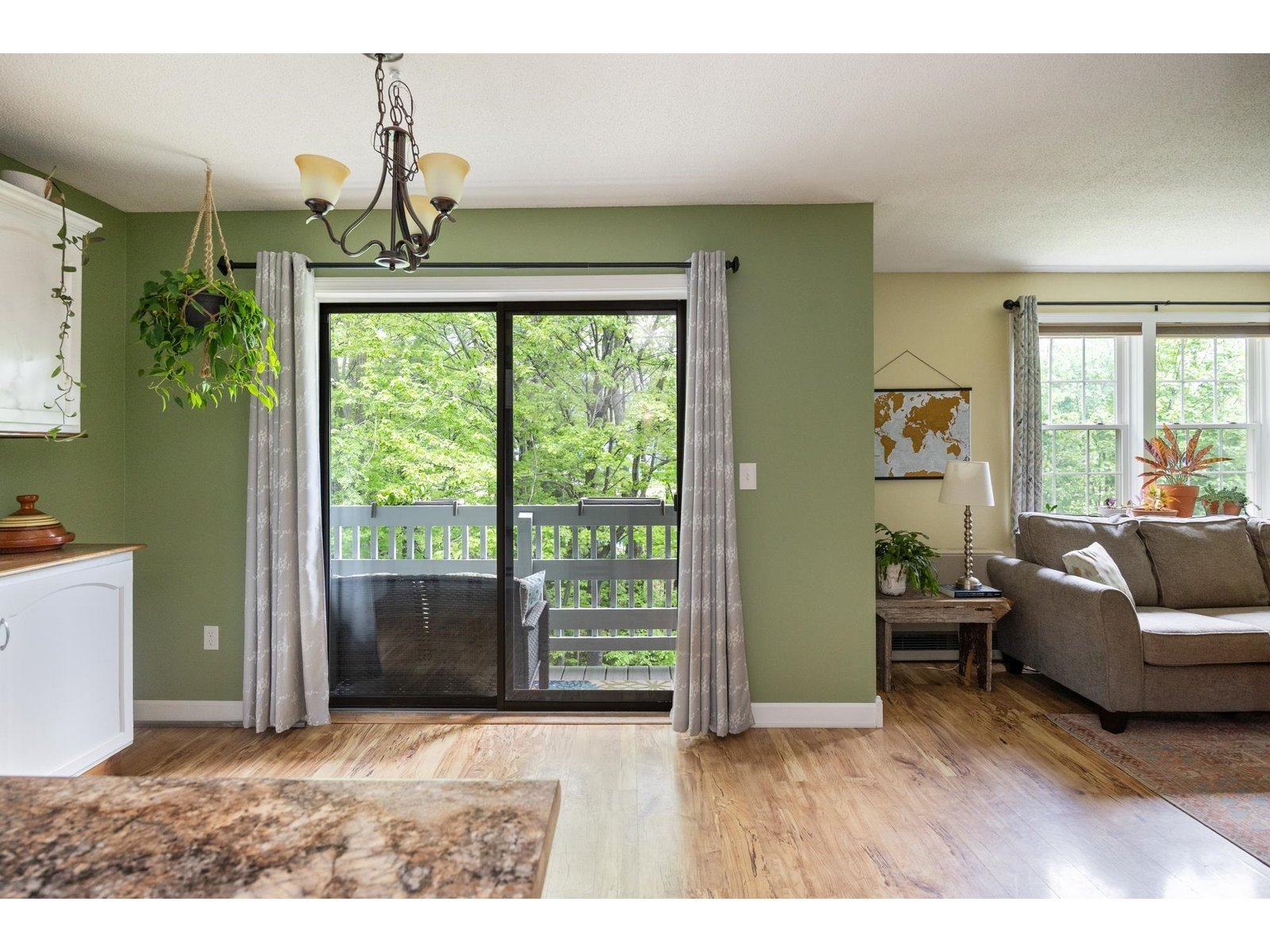 6 Twin Oaks Terrace