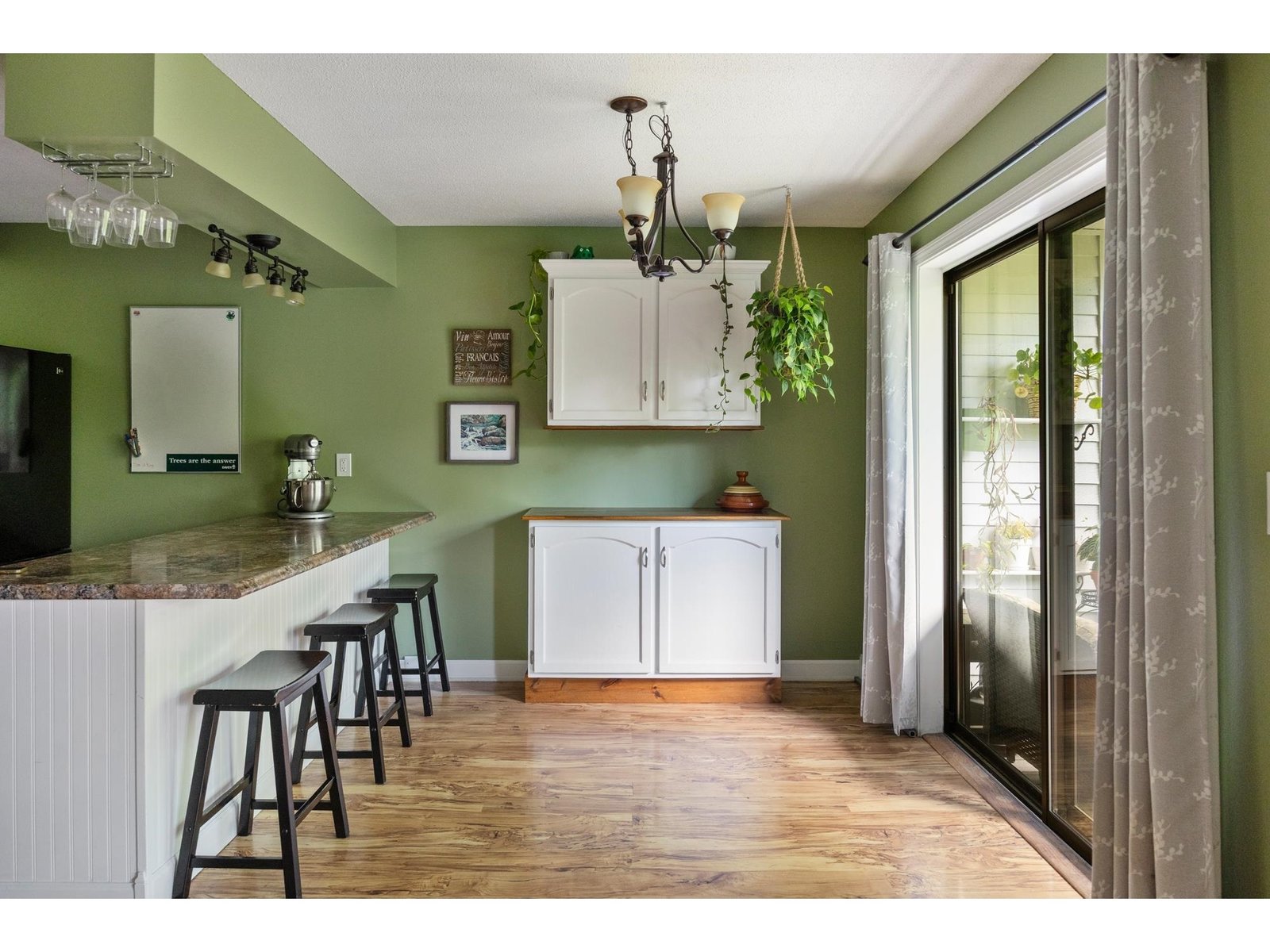 6 Twin Oaks Terrace