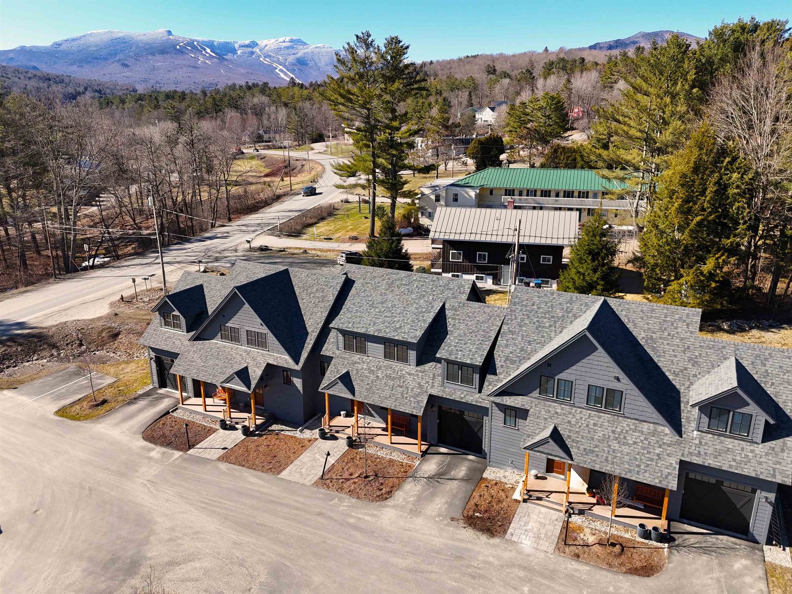 60-B Landing Circle, Stowe