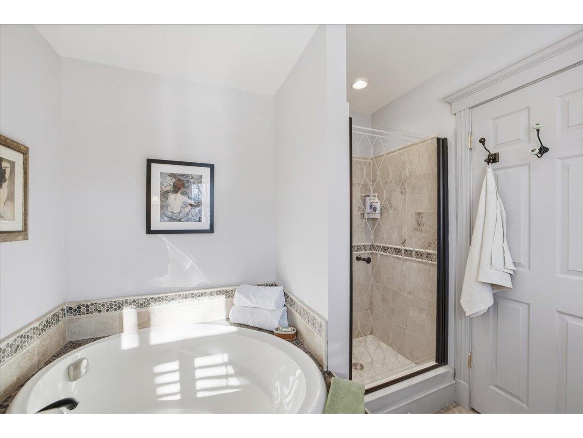 Master bedroom en suite
