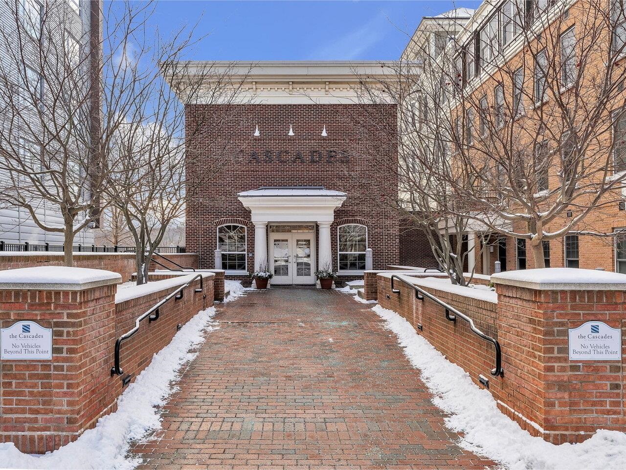 60 Winooski Falls Way, Unit 1111