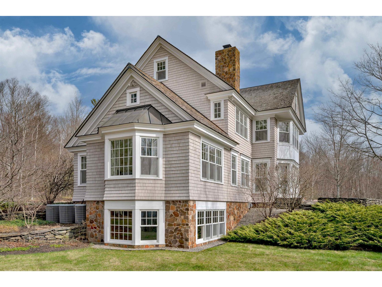 601 Sarum Hill Lane