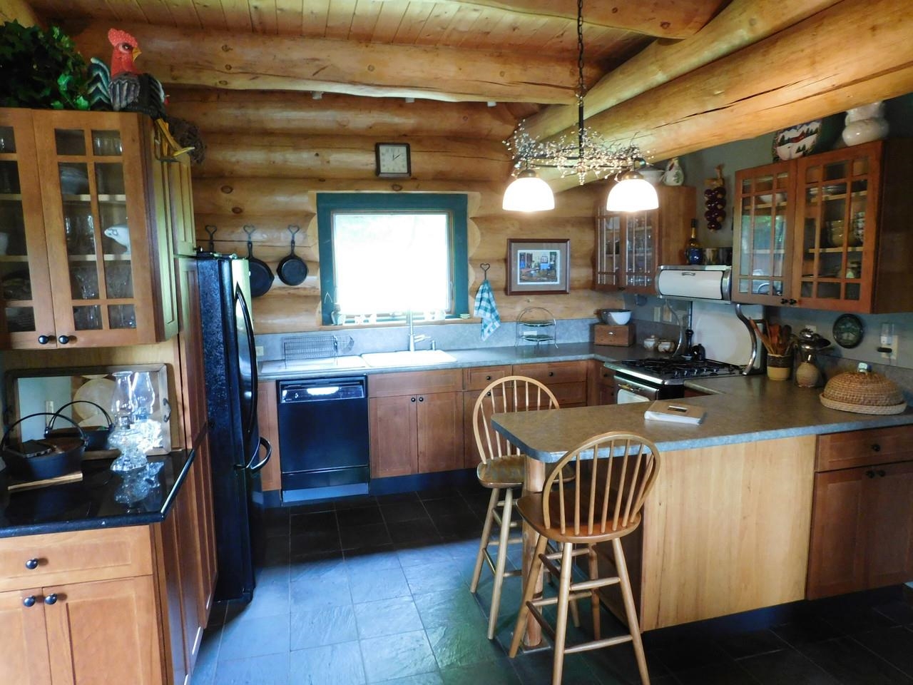 Kitchen with Breakfast Bar