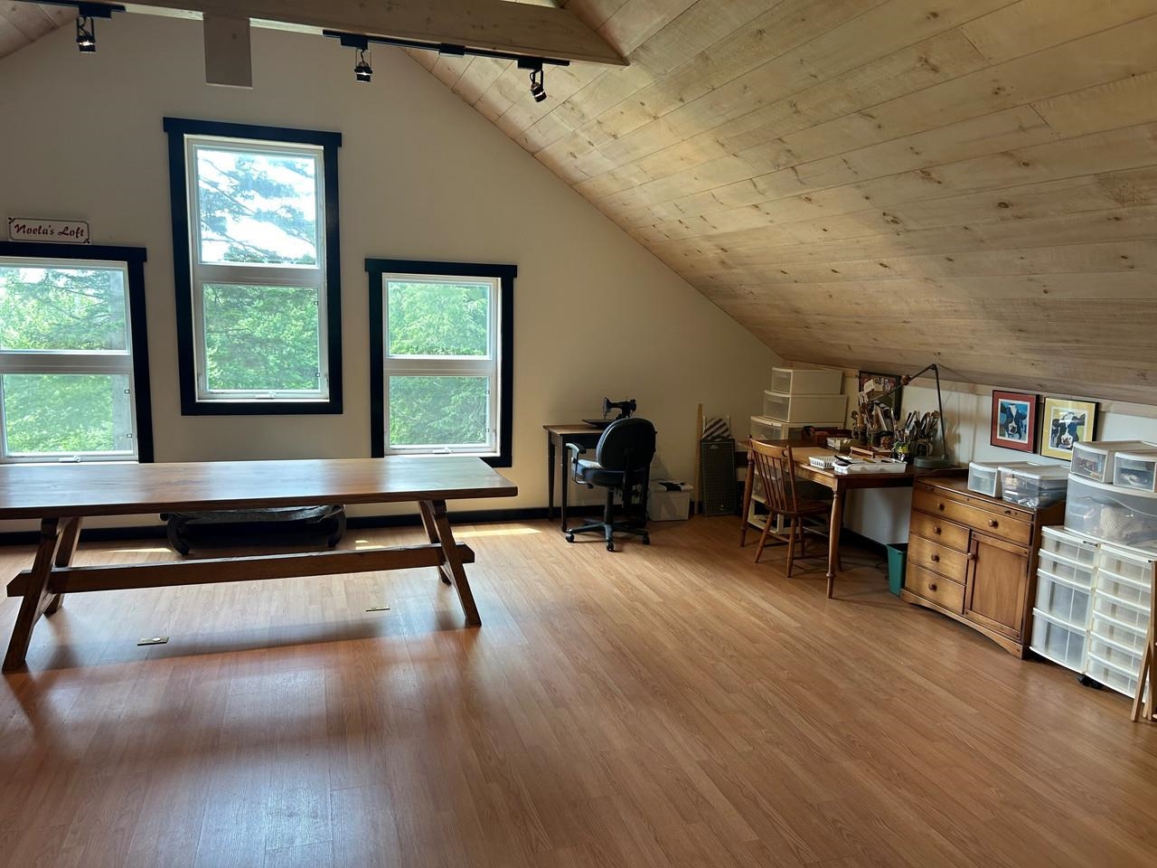 HUGE Bonus Space w/ Views!
