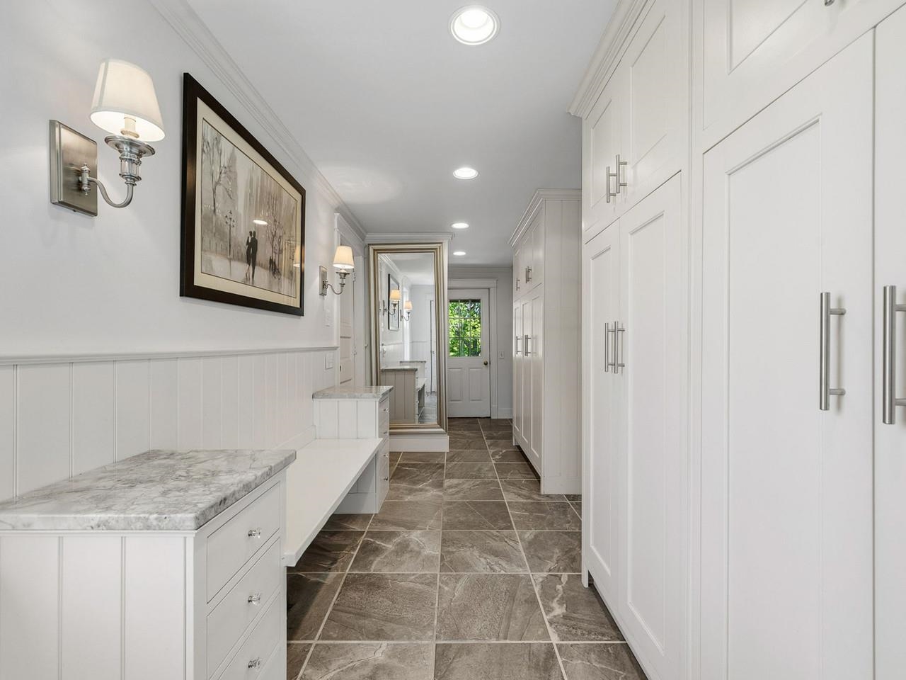 609 Common Road