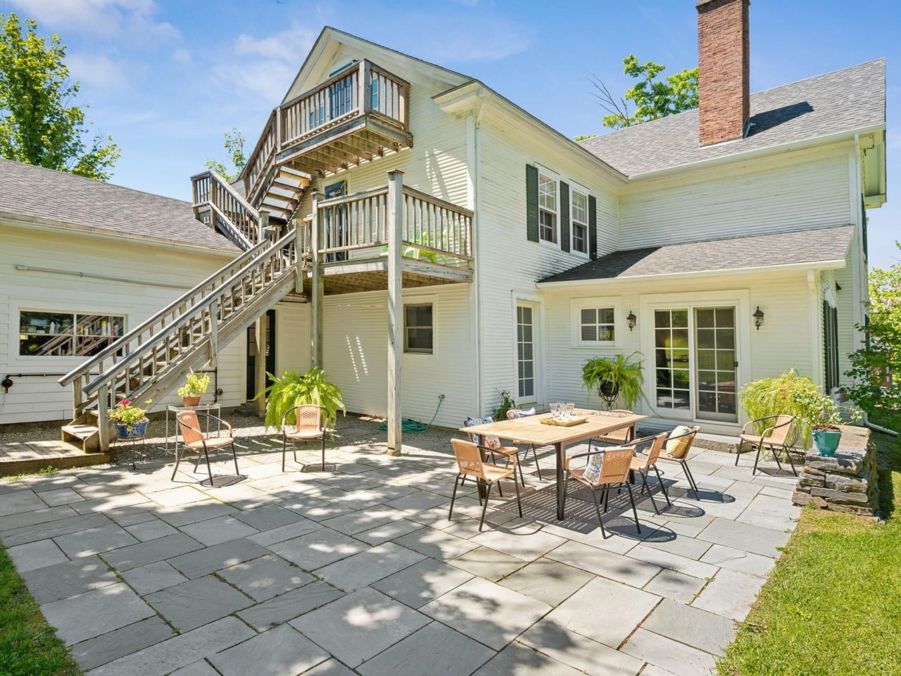 609 Common Road