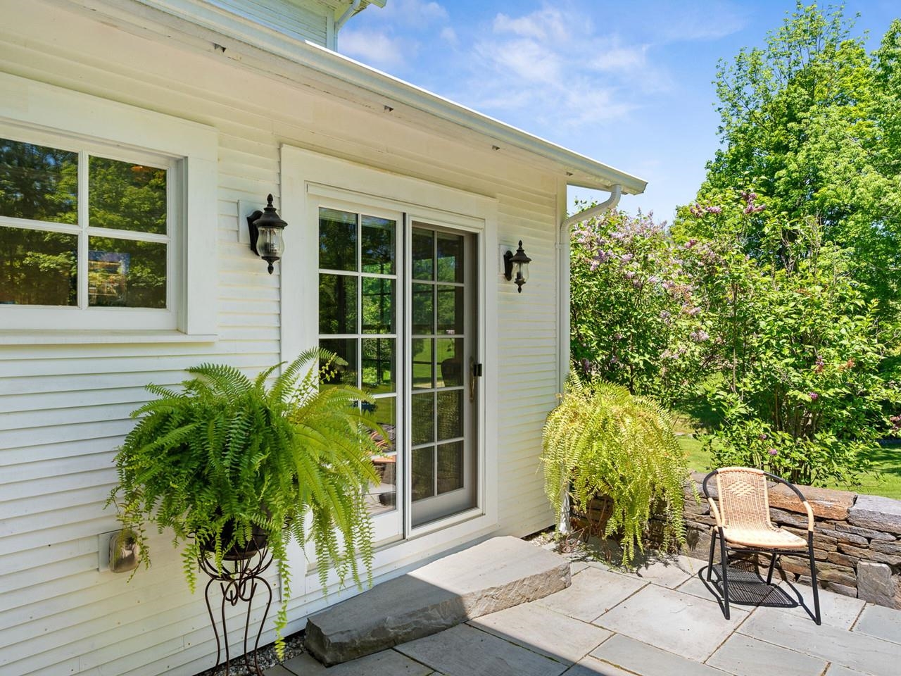 609 Common Road
