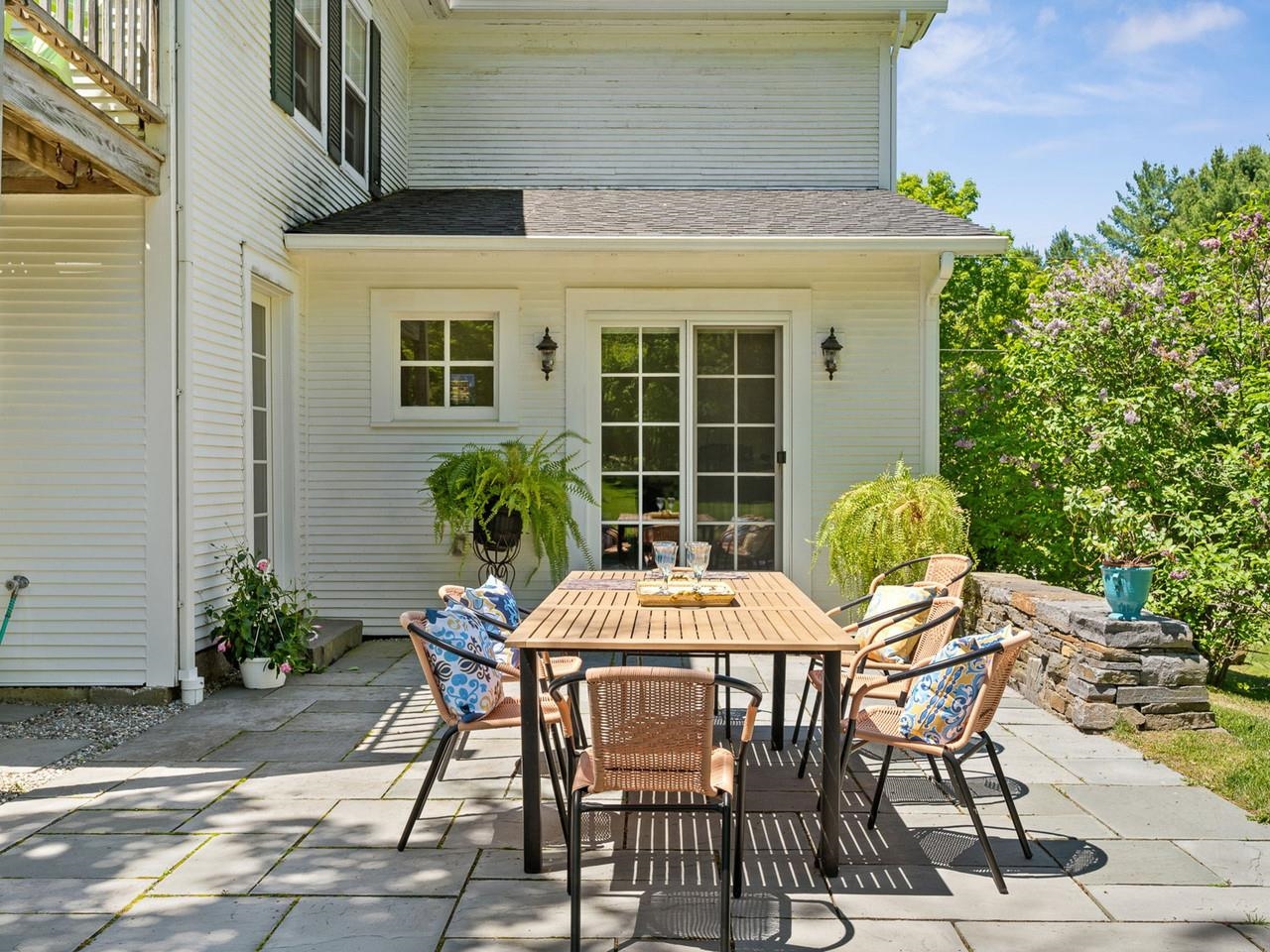 609 Common Road