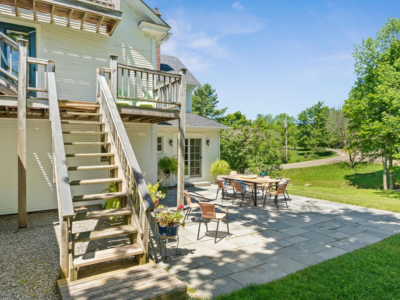 609 Common Road