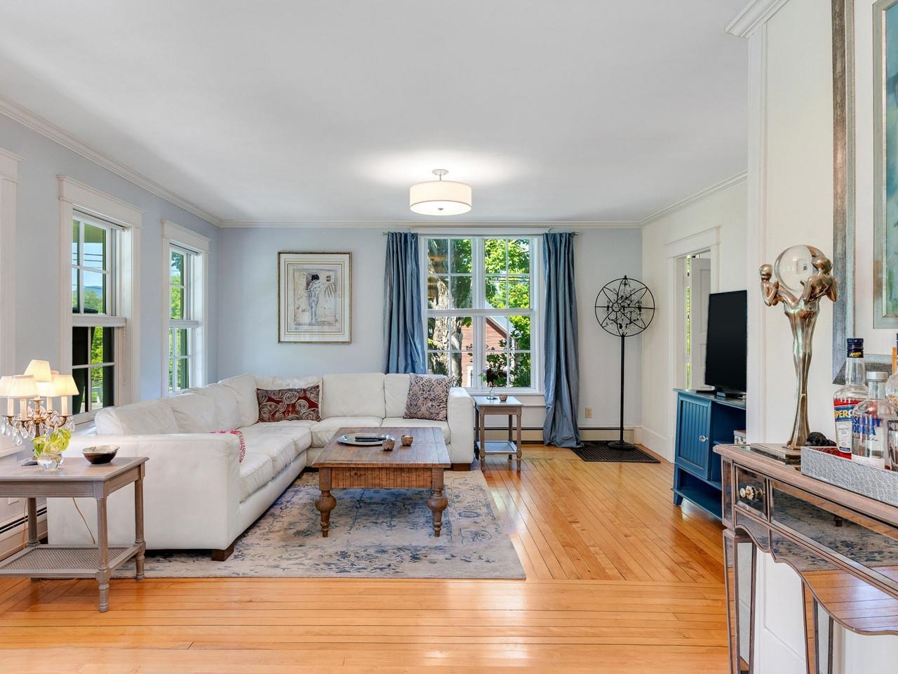 609 Common Road