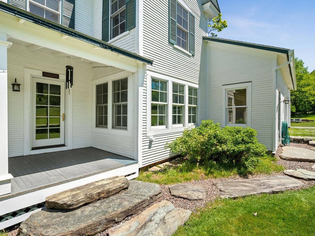 609 Common Road