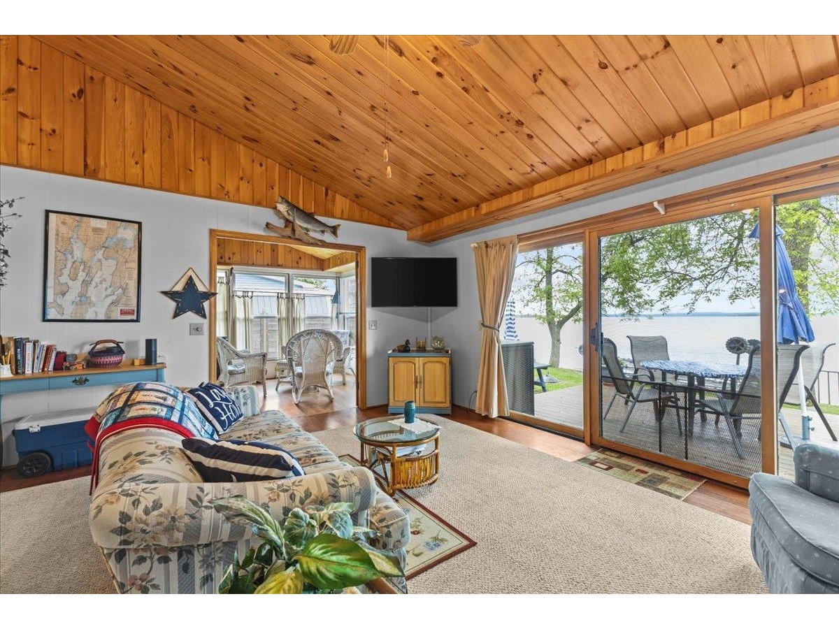 61 Bourdeau Lane South