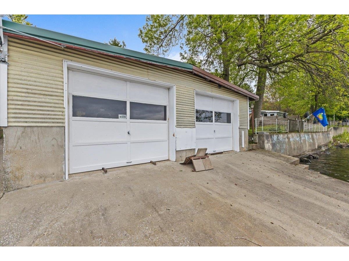 61 Bourdeau Lane South
