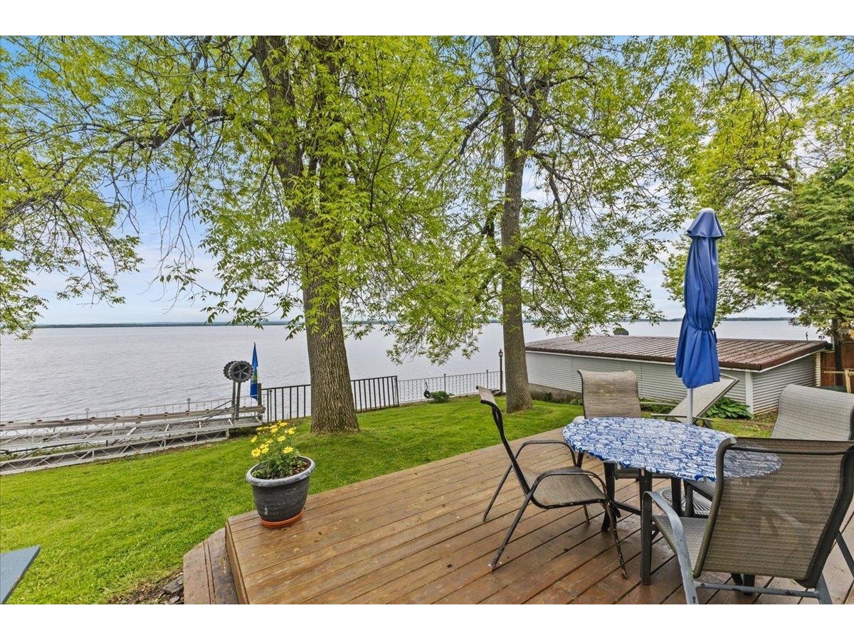 61 Bourdeau Lane South