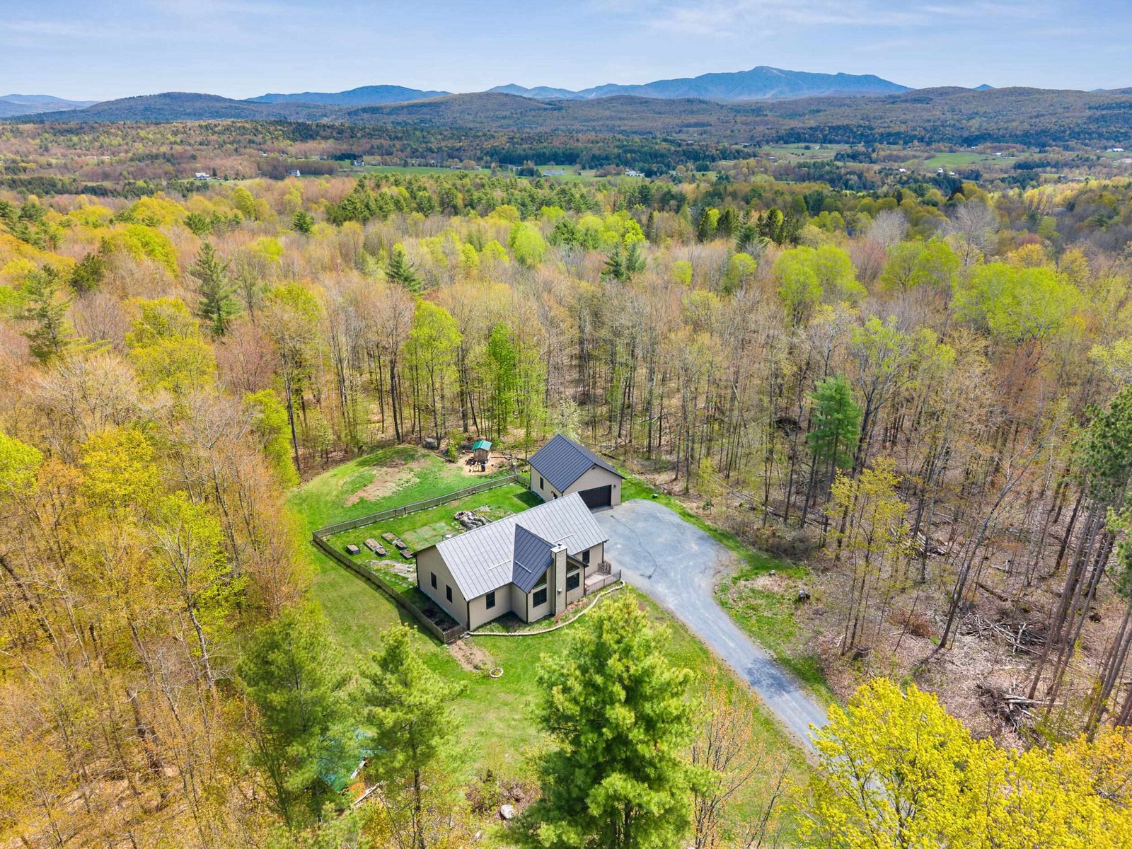 61 Twin Hill Road, Westford