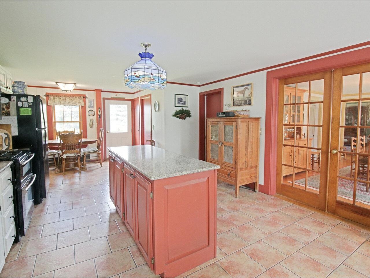 Center Island & Tile Floor
