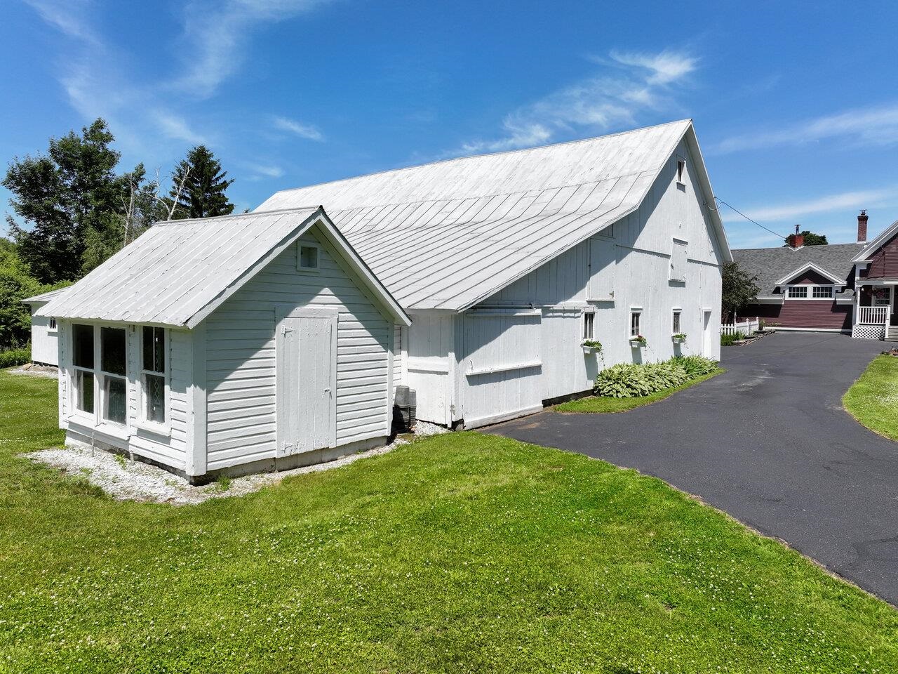 Oversized Barn/Garage