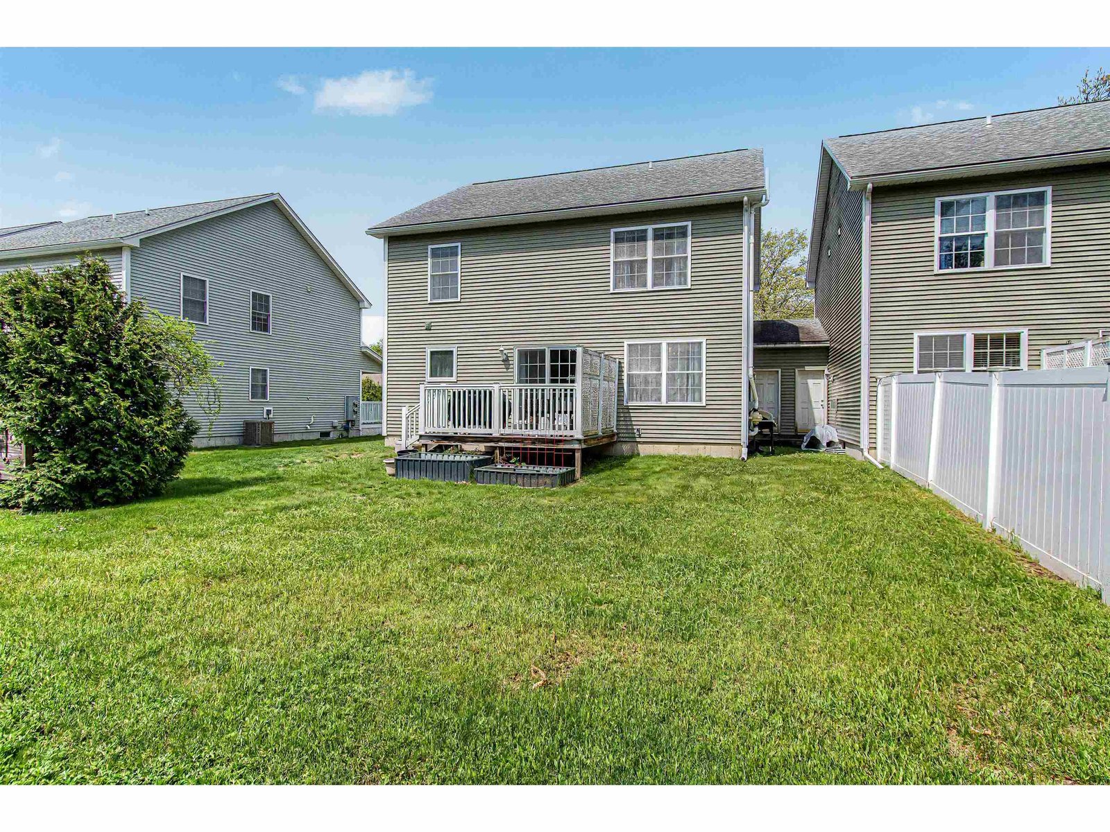 62 Bay Hollow Lane