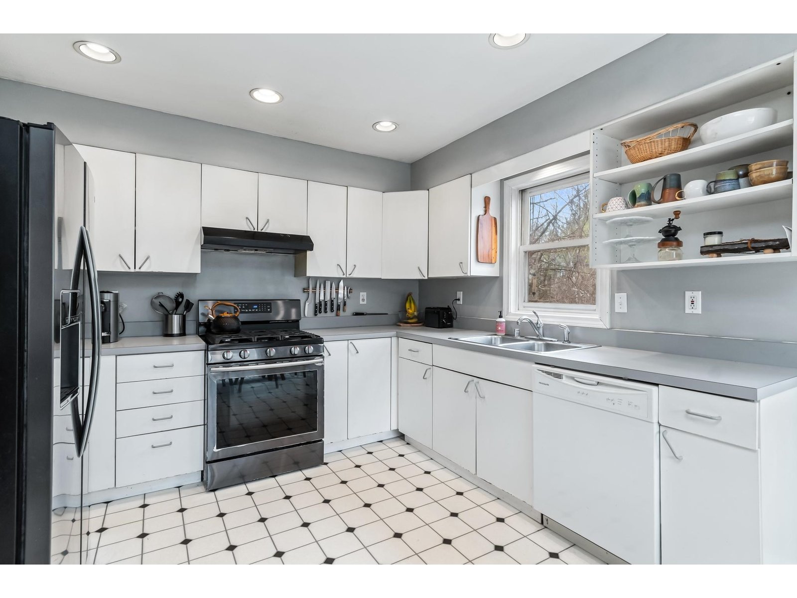 Dining/Kitchen