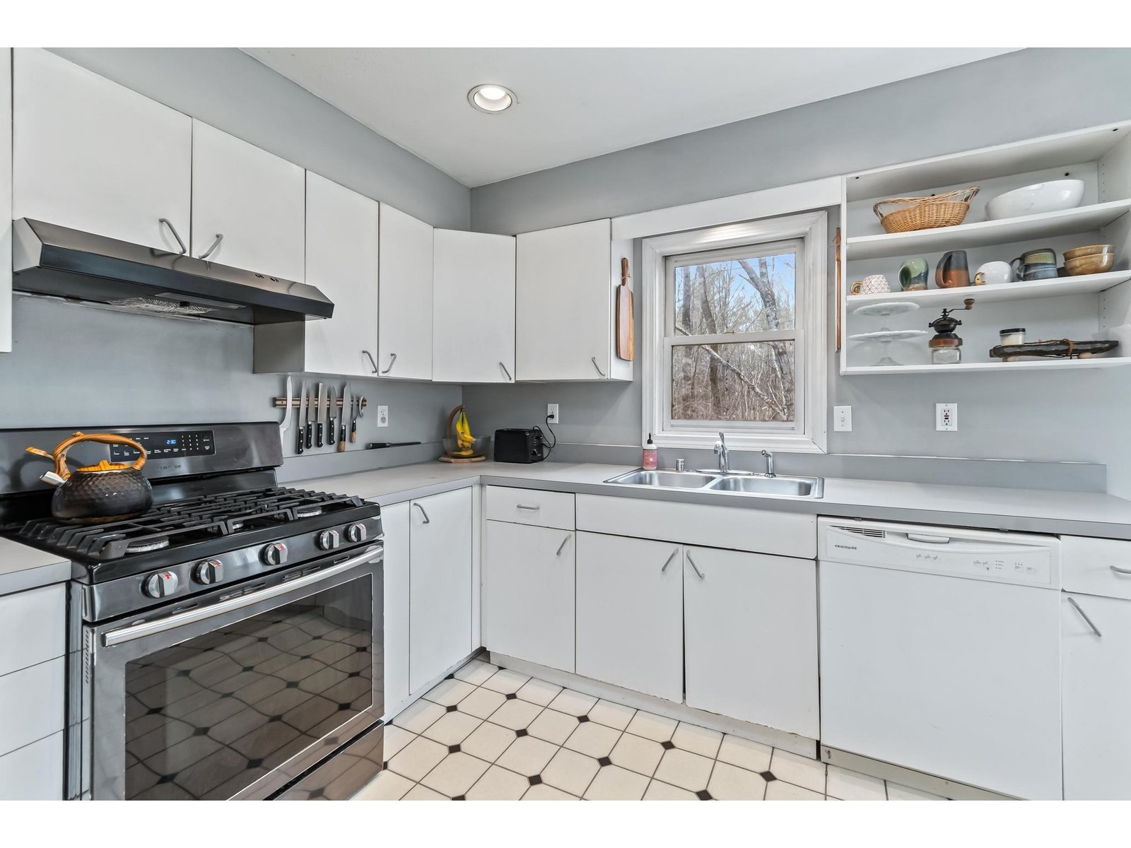 Dining/Kitchen