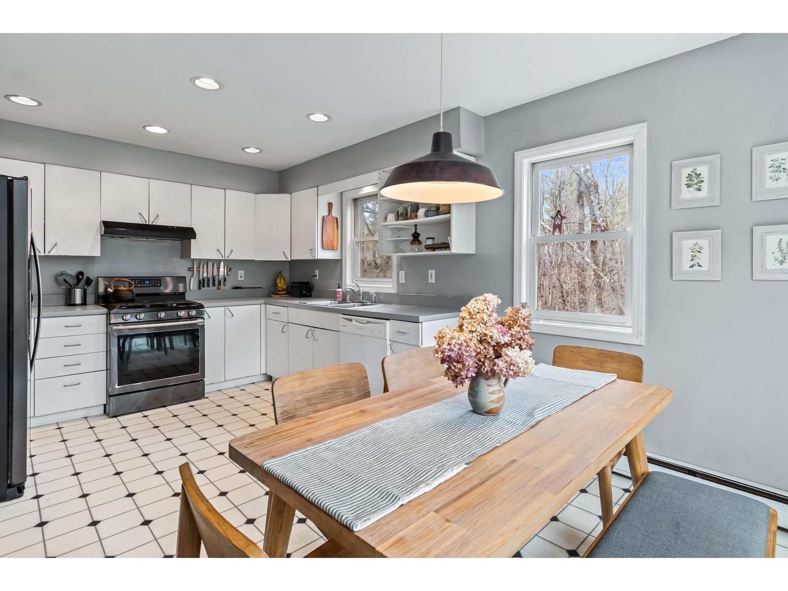 Dining/Kitchen