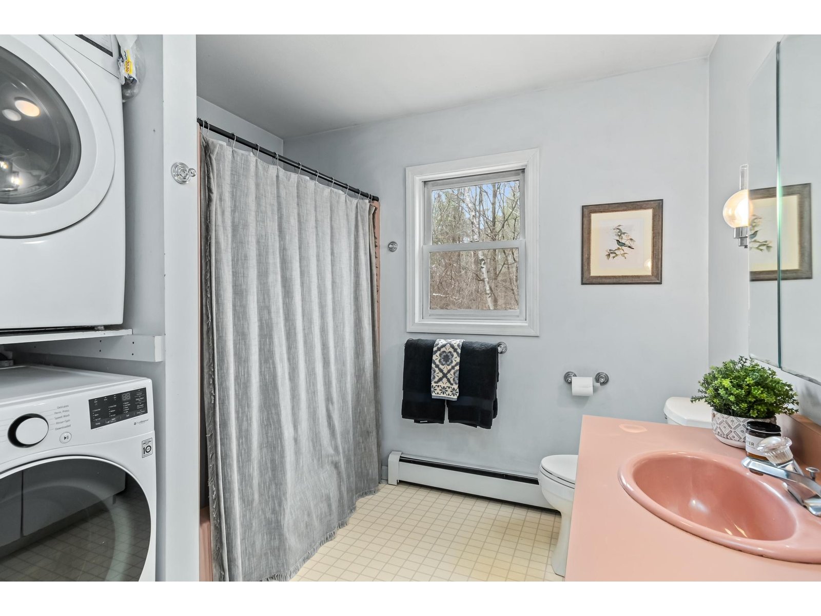 1st Floor- Full Bathroom w/ Laundry