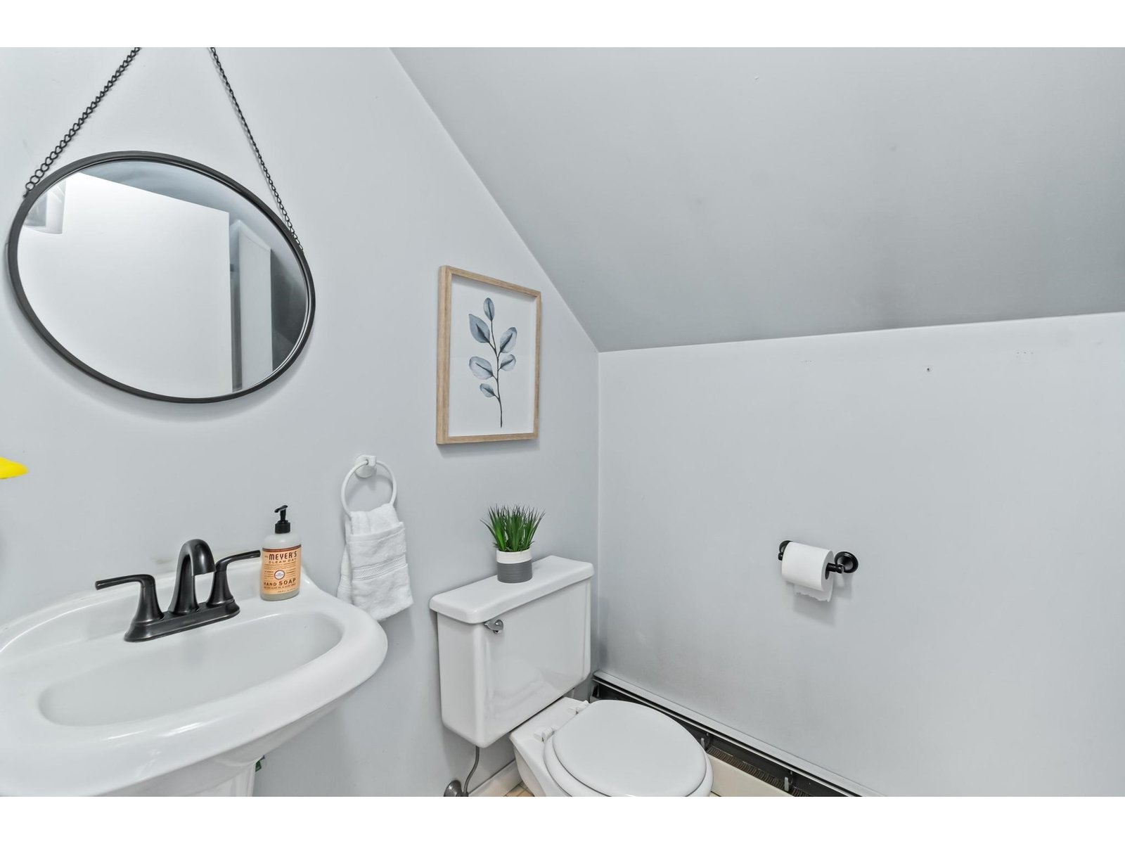2nd Floor- 3/4 Bathroom
