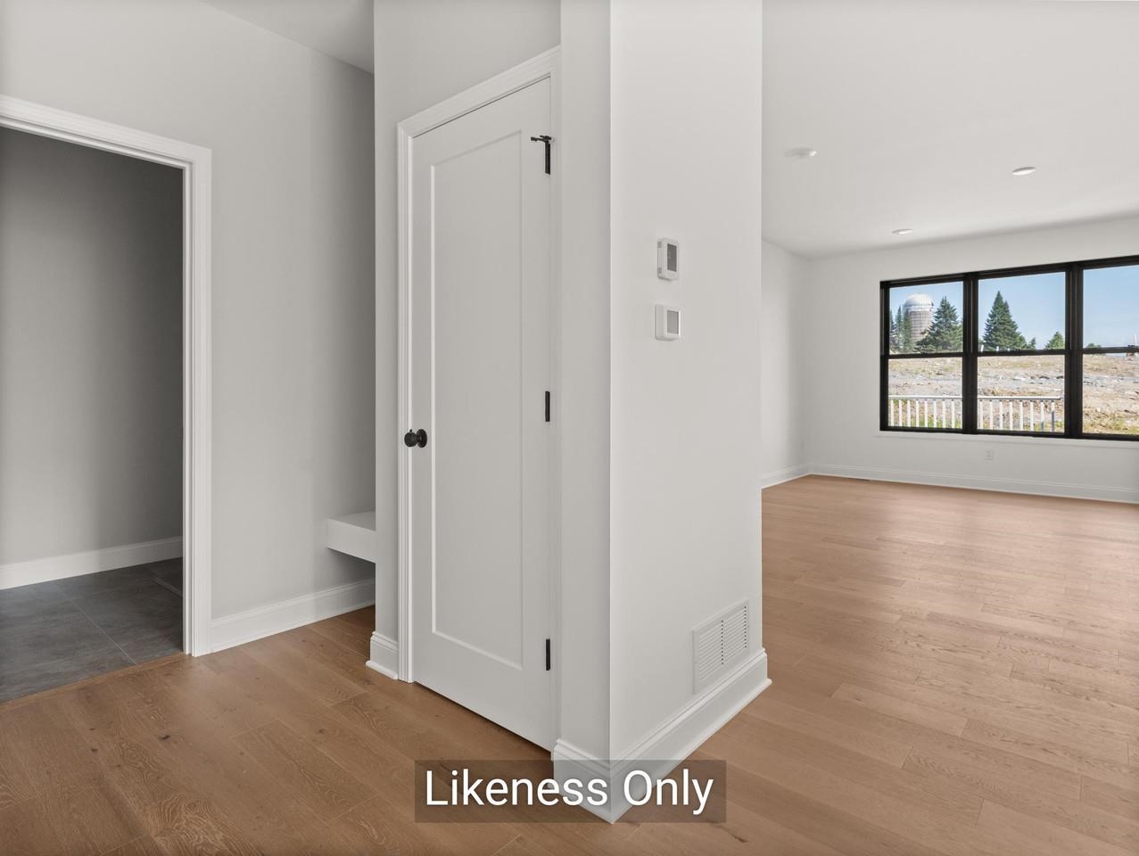 Owner's Entry & Laundry