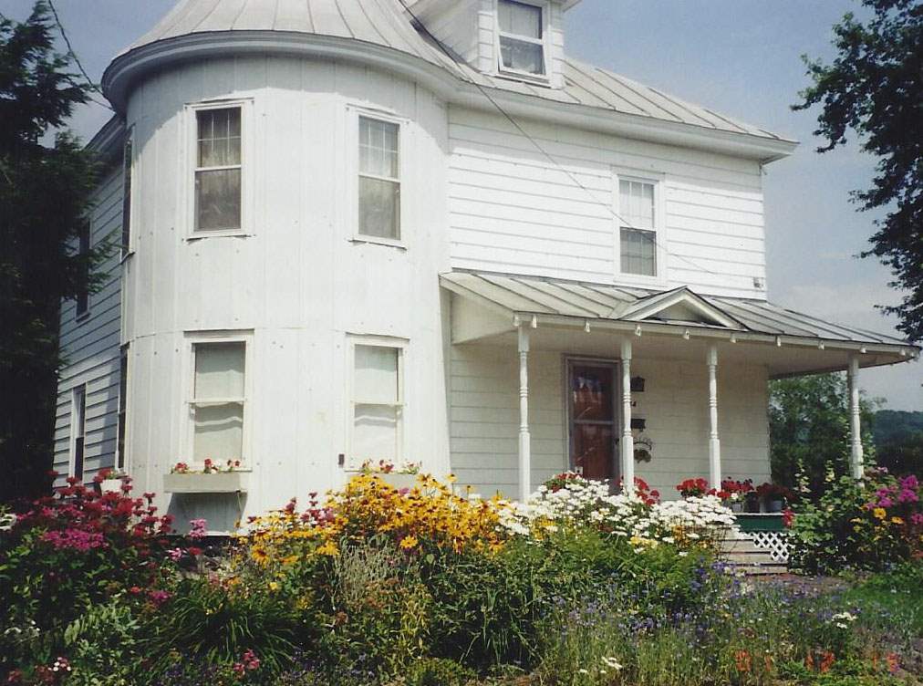 64 Dewey Street