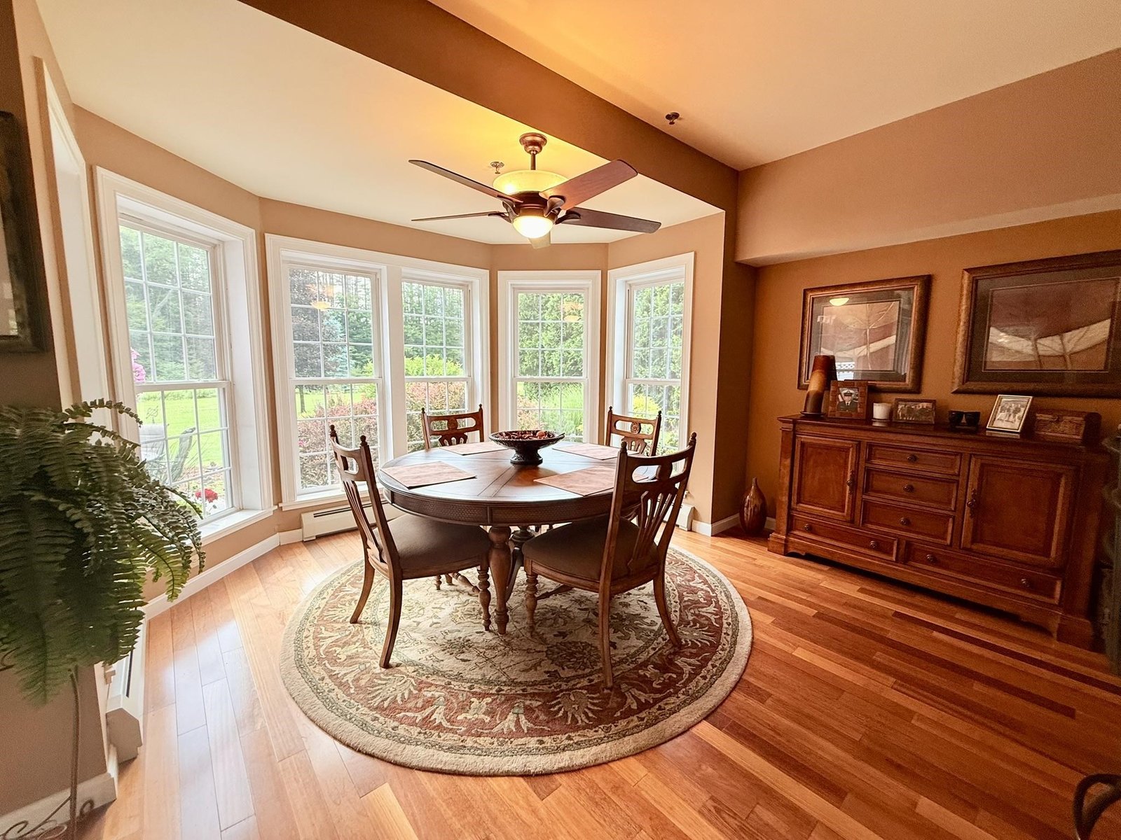 Dining/ Breakfast Nook