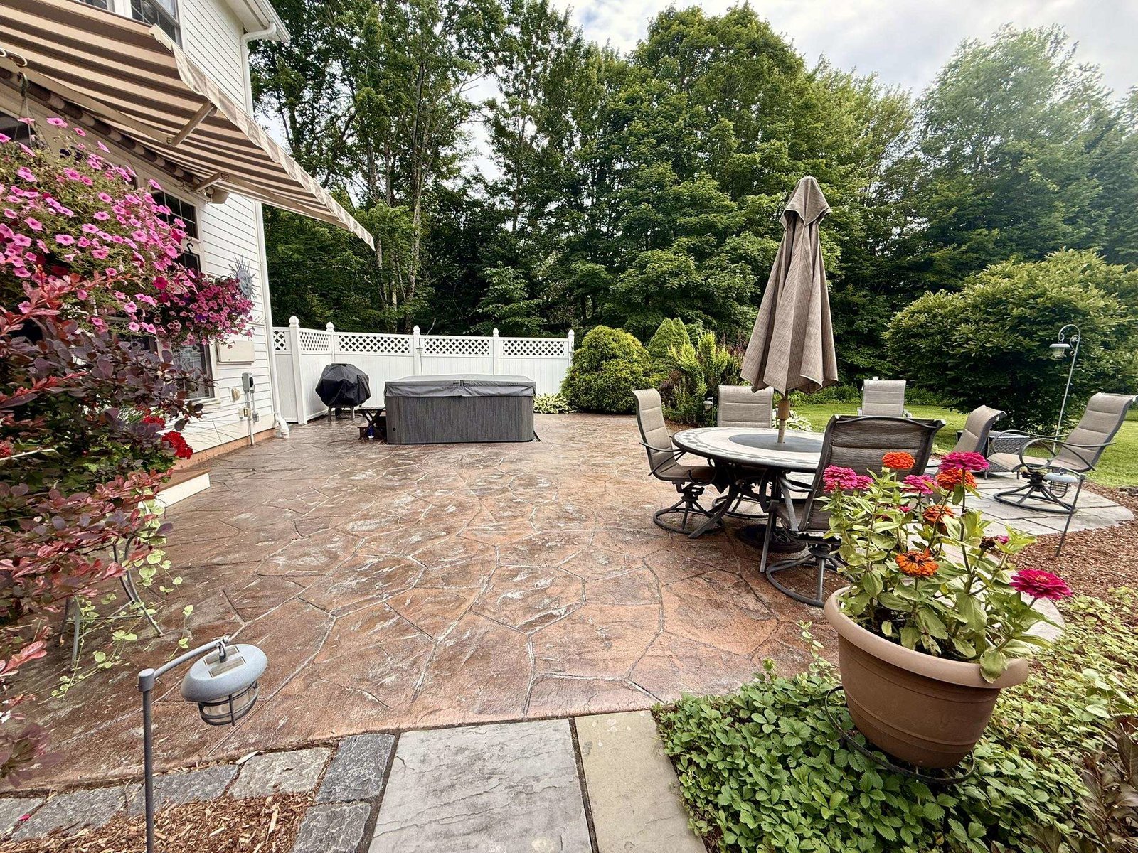 Private Oasis w Hot Tub and Fire Pit