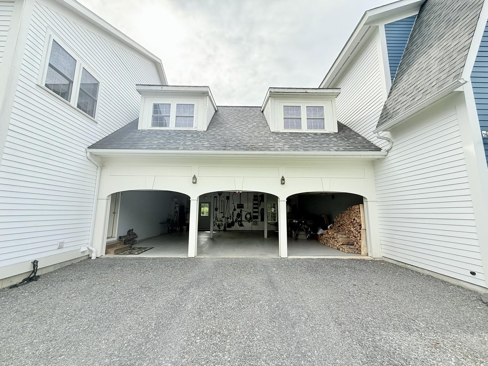 Oversized 3 Bay Garage